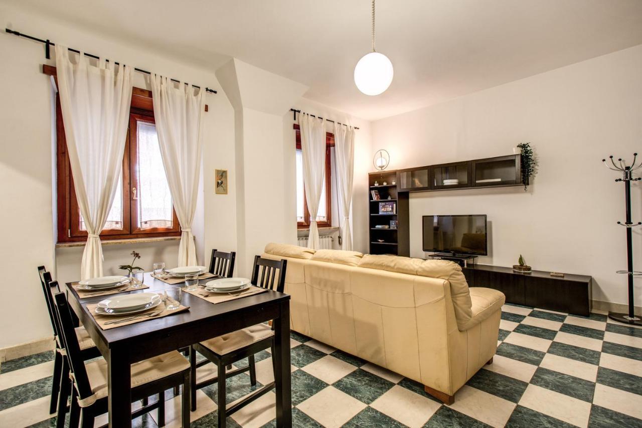 Popolo Accommodation - Lovely Central Apartment Рим Екстер'єр фото