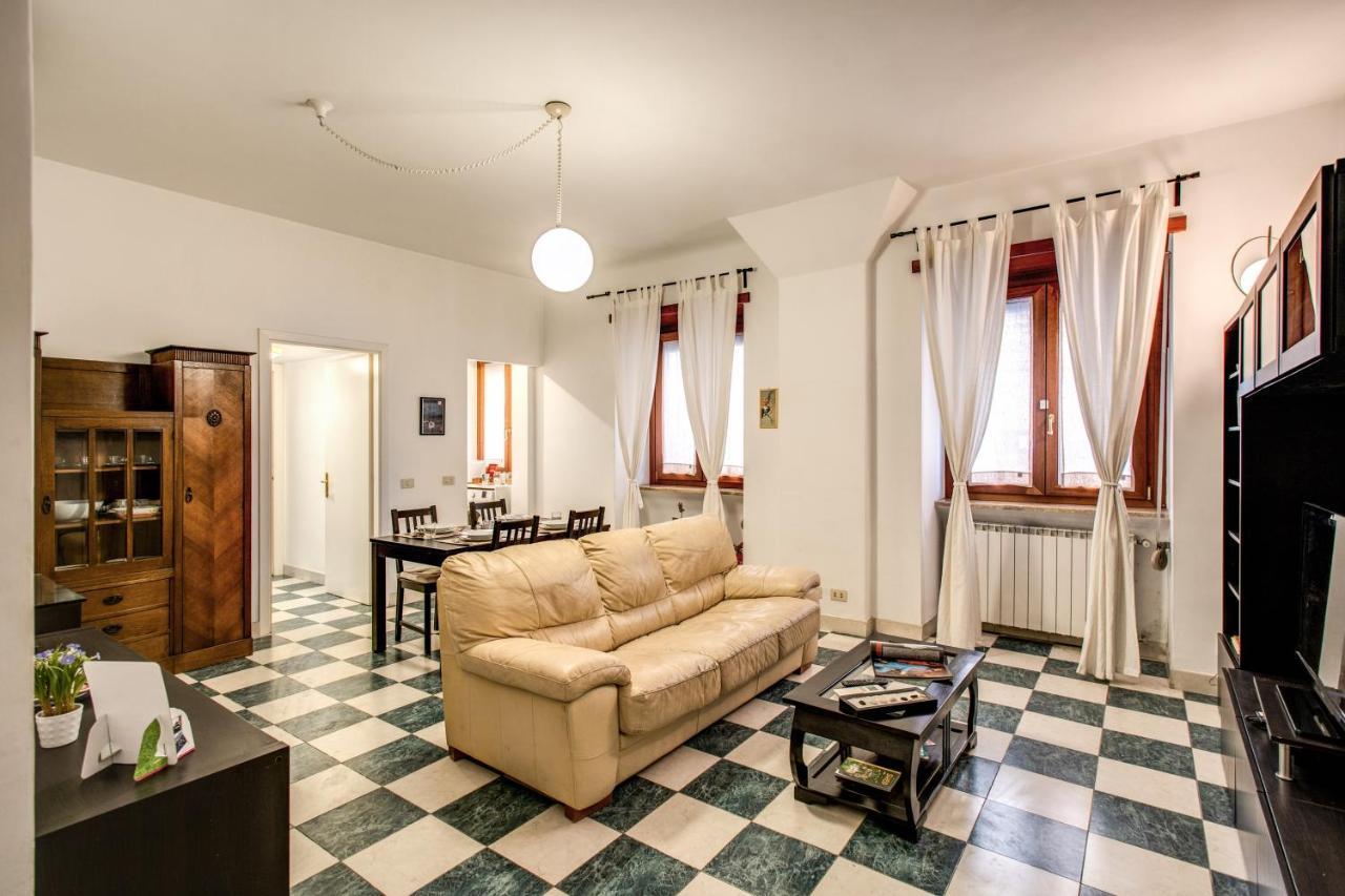 Popolo Accommodation - Lovely Central Apartment Рим Екстер'єр фото