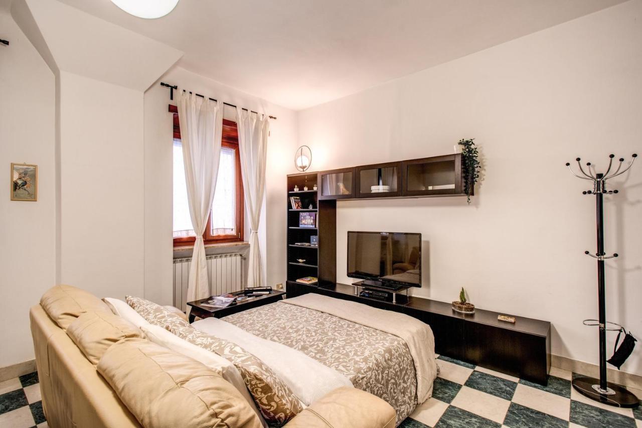 Popolo Accommodation - Lovely Central Apartment Рим Екстер'єр фото