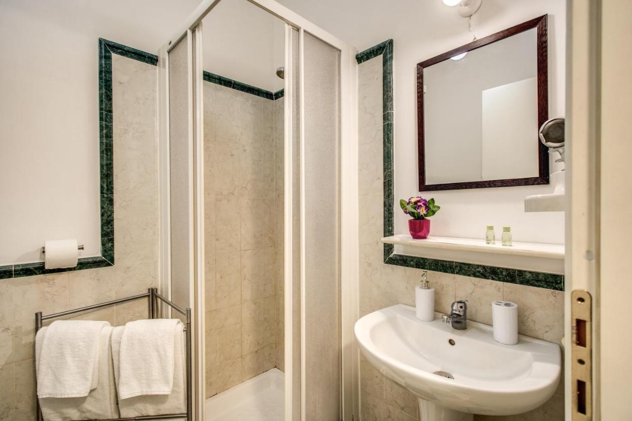 Popolo Accommodation - Lovely Central Apartment Рим Екстер'єр фото