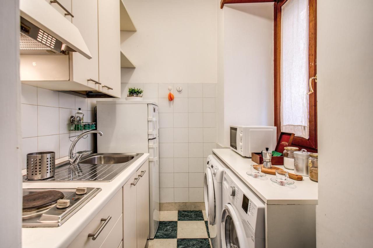 Popolo Accommodation - Lovely Central Apartment Рим Екстер'єр фото